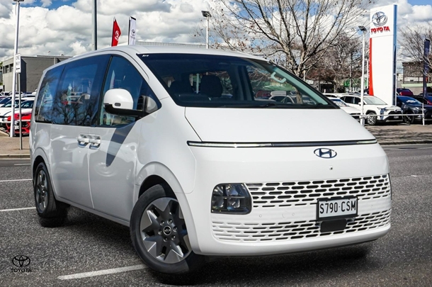 Image of 2022 Hyundai STARIA Base