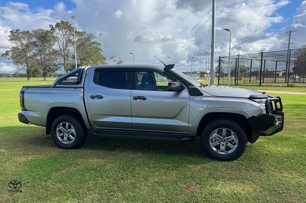 Image of 2025 Nissan Navara ST