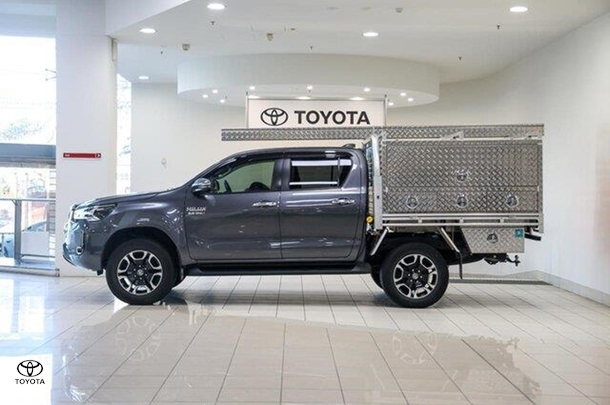 2022 Toyota Hilux SR5 in Grey