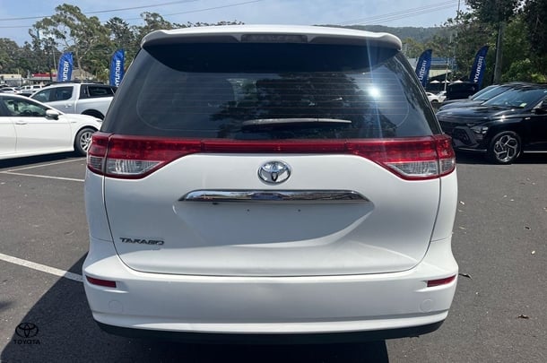 2017 Toyota Tarago GLi in White