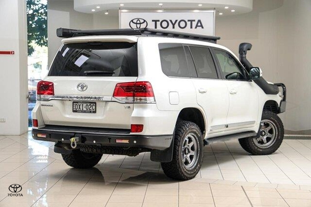 2018 Toyota Landcruiser Sahara in White