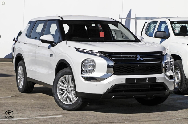 Image of 2025 Mitsubishi Outlander PHEV ES