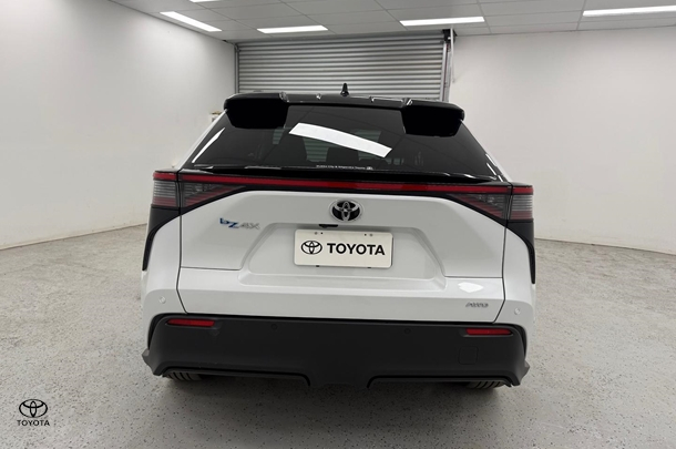 2025 Toyota bZ4X Standard AWD in Two Tone White