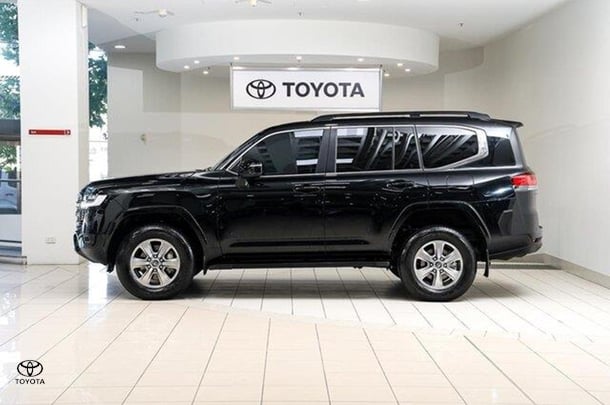 2023 Toyota Landcruiser VX in Black