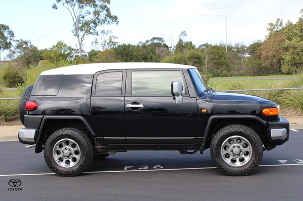 2013 Toyota FJ Cruiser FJ Cruiser in Two Tone Black