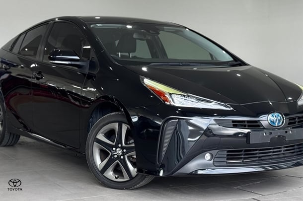 2019 Toyota Prius I-TECH in Black