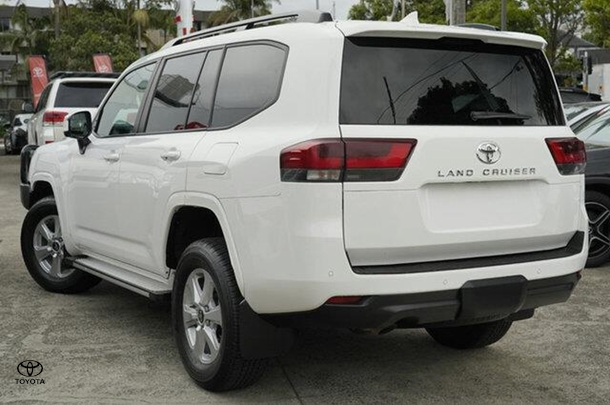 2023 Toyota Landcruiser GXL in White