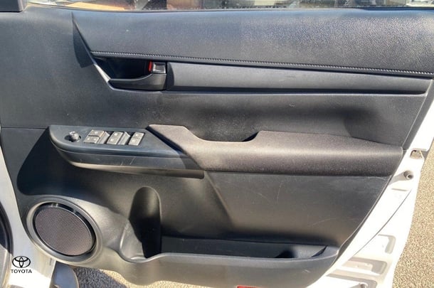 Image of 2017 Toyota Hilux 4x4 SR