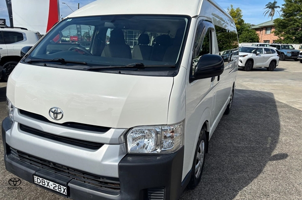 2015 Toyota Hiace SLWB in White