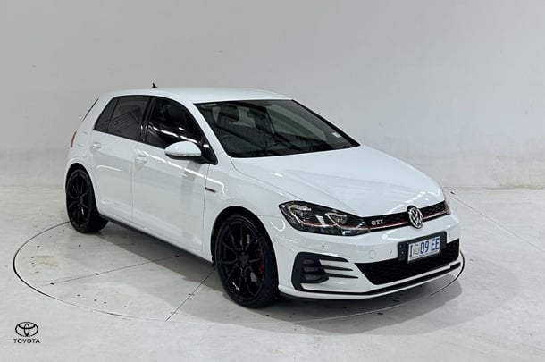 Image of 2017 Volkswagen Golf GTI