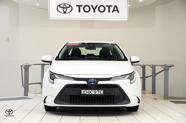 2020 Toyota Corolla SX Hybrid in White