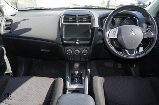 2019 Mitsubishi ASX ES in White