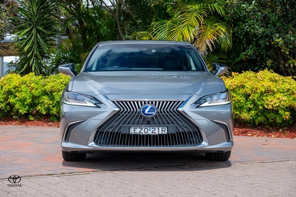 2019 Lexus ES Sports Luxury in Silver
