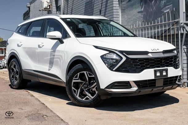 2022 Kia Sportage S in White
