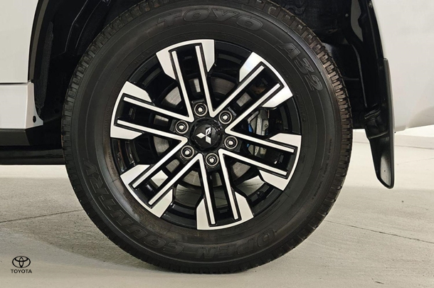 2023 Mitsubishi Pajero Sport Exceed in White