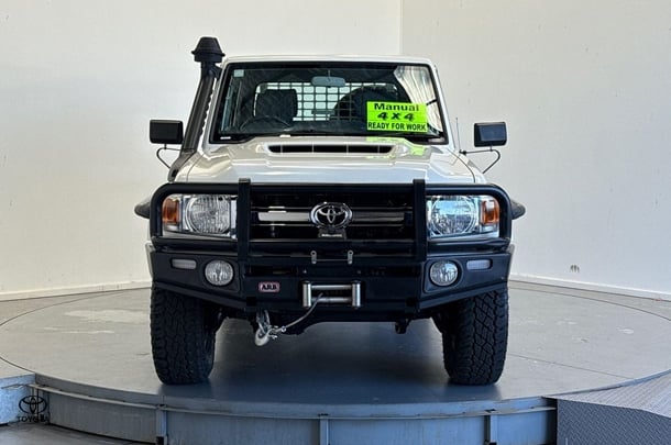 2022 Toyota Landcruiser GXL in White