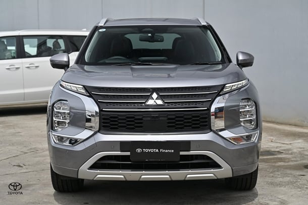 2023 Mitsubishi Outlander PHEV Exceed in Grey