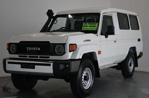 2025 Toyota Landcruiser GXL in White
