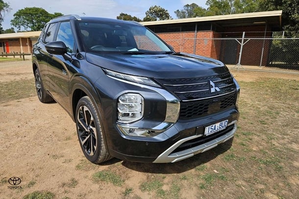 Image of 2025 Mitsubishi Outlander PHEV Aspire