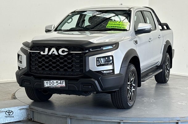 2024 JAC T9 Oasis in Silver