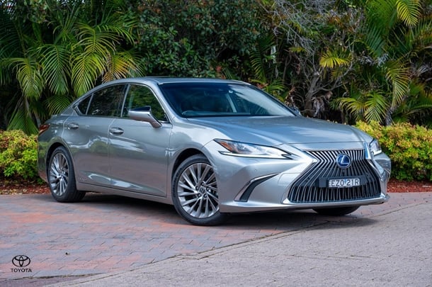 2019 Lexus ES Sports Luxury in Silver