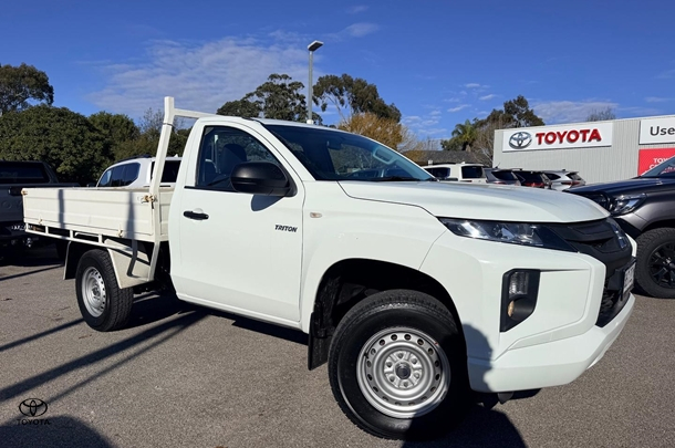 Image of 2020 Mitsubishi Triton GLX