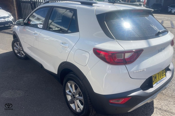 2024 Kia Stonic S in Clear White (Ud)