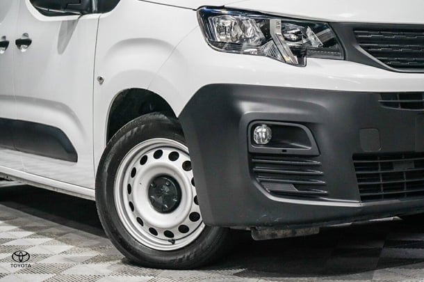 2021 Peugeot Partner City in White