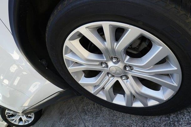 2019 Mitsubishi ASX ES in White