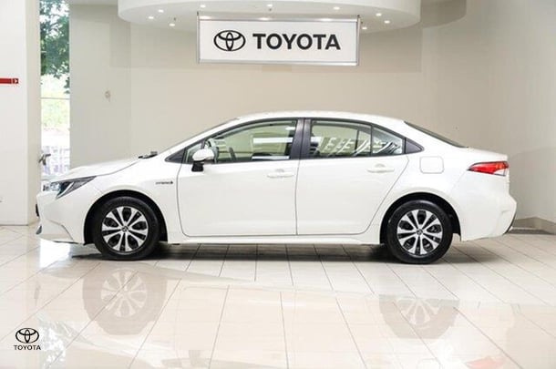 2020 Toyota Corolla SX Hybrid in White