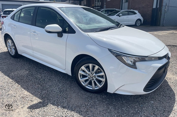 2022 Toyota Corolla Ascent Sport in White