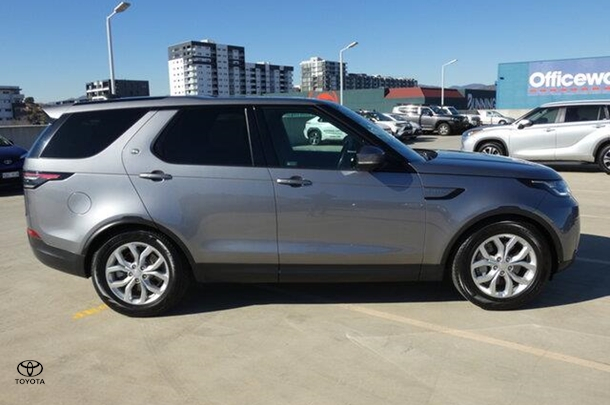 2019 Land Rover Discovery SD6 SE in Silver