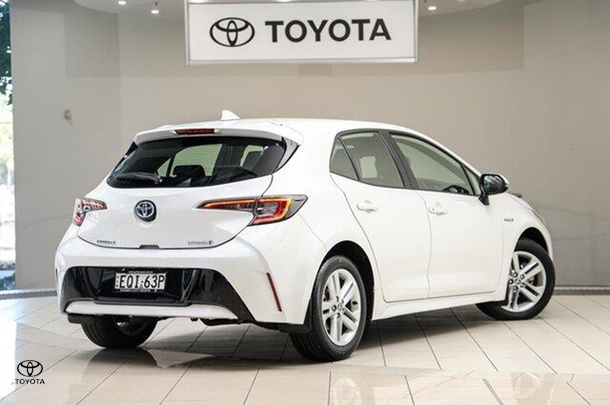 2021 Toyota Corolla Ascent Sport Hybrid in White