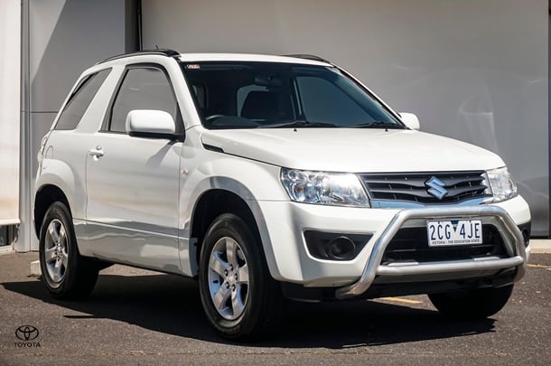 2015 Suzuki Grand Vitara Navigator in White