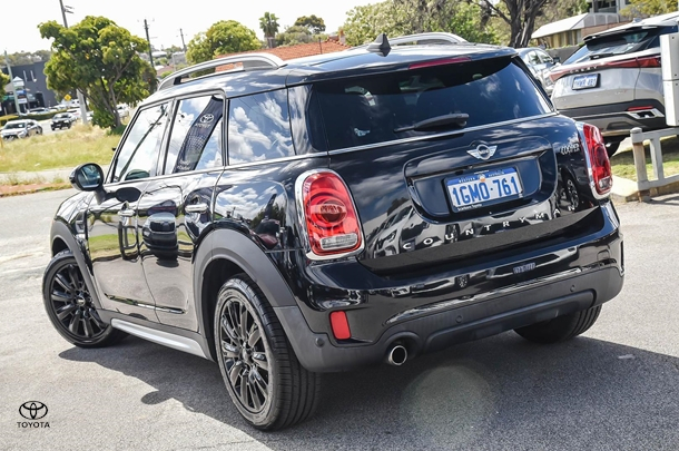 2017 MINI Countryman Cooper in Black