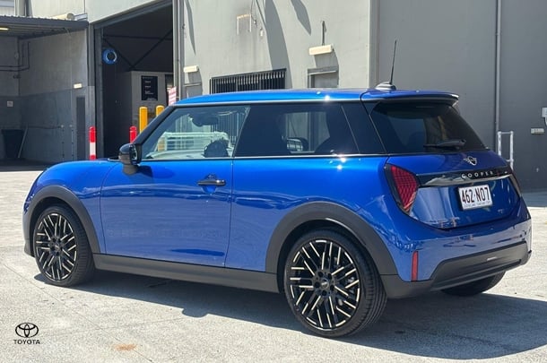 2024 MINI Cooper S Classic in Blue