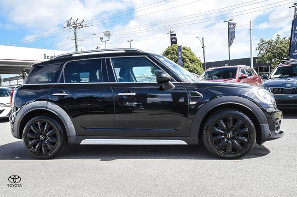 2017 MINI Countryman Cooper in Black