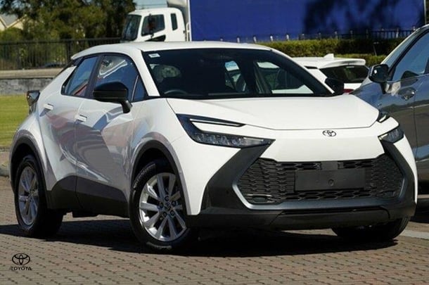 Image of 2024 Toyota C-HR GXL