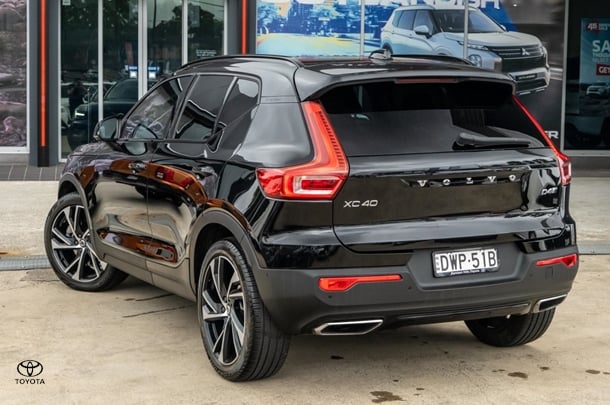 2018 Volvo XC40 D4 R-Design in Black
