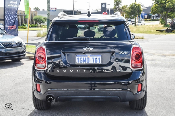 2017 MINI Countryman Cooper in Black