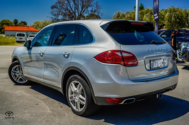 2010 Porsche Cayenne S Hybrid in Silver