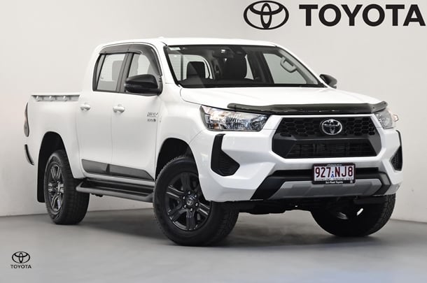 Image of 2025 Toyota Hilux 4x4 SR