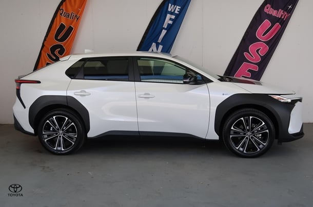 2023 Toyota bZ4X Base in White