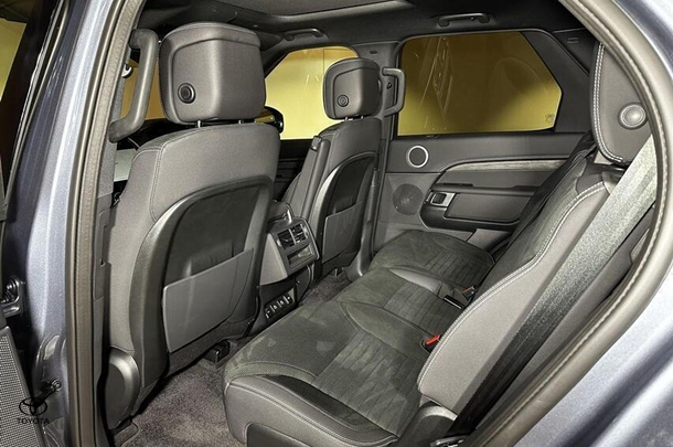 2021 Land Rover Discovery D300 R-Dynamic SE in Byron Blue (1ck)