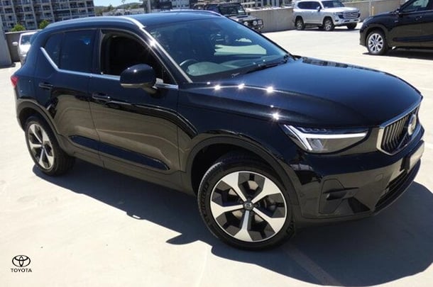 2022 Volvo XC40 Plus B4 in Black
