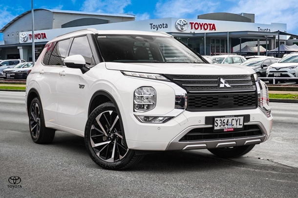 Image of 2023 Mitsubishi Outlander PHEV Exceed