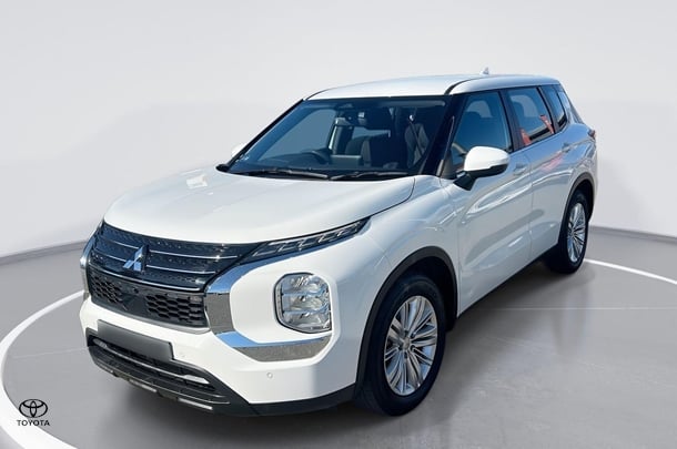 Image of 2023 Mitsubishi Outlander ES