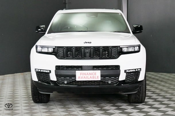 2022 Jeep Grand Cherokee Night Eagle in White