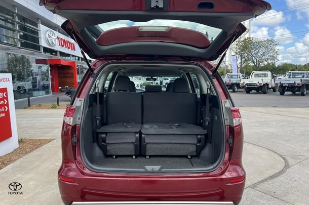 2009 Toyota Tarago GLi in Red