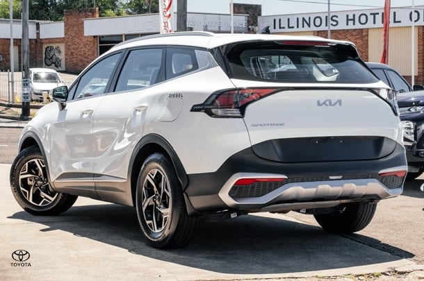 2022 Kia Sportage S in White
